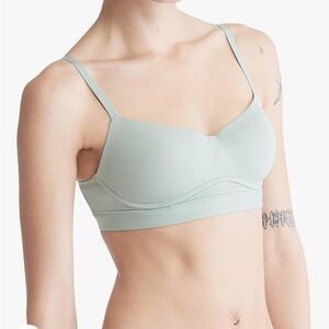 Calvin Klein Women's Perfectly Fit Flex Lightly Lined Wirefree Bralette